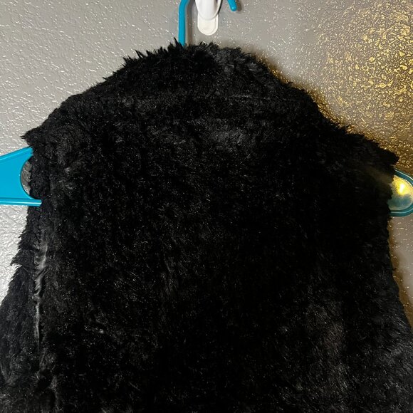 Free Planet Women’s Black Faux Fur Open Front Vest – Sleeveless Layering Piece - Picture 6 of 6